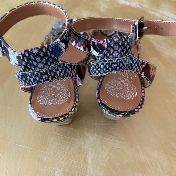 Vince Camuto snakeskin wedges - Picture 5 of 6